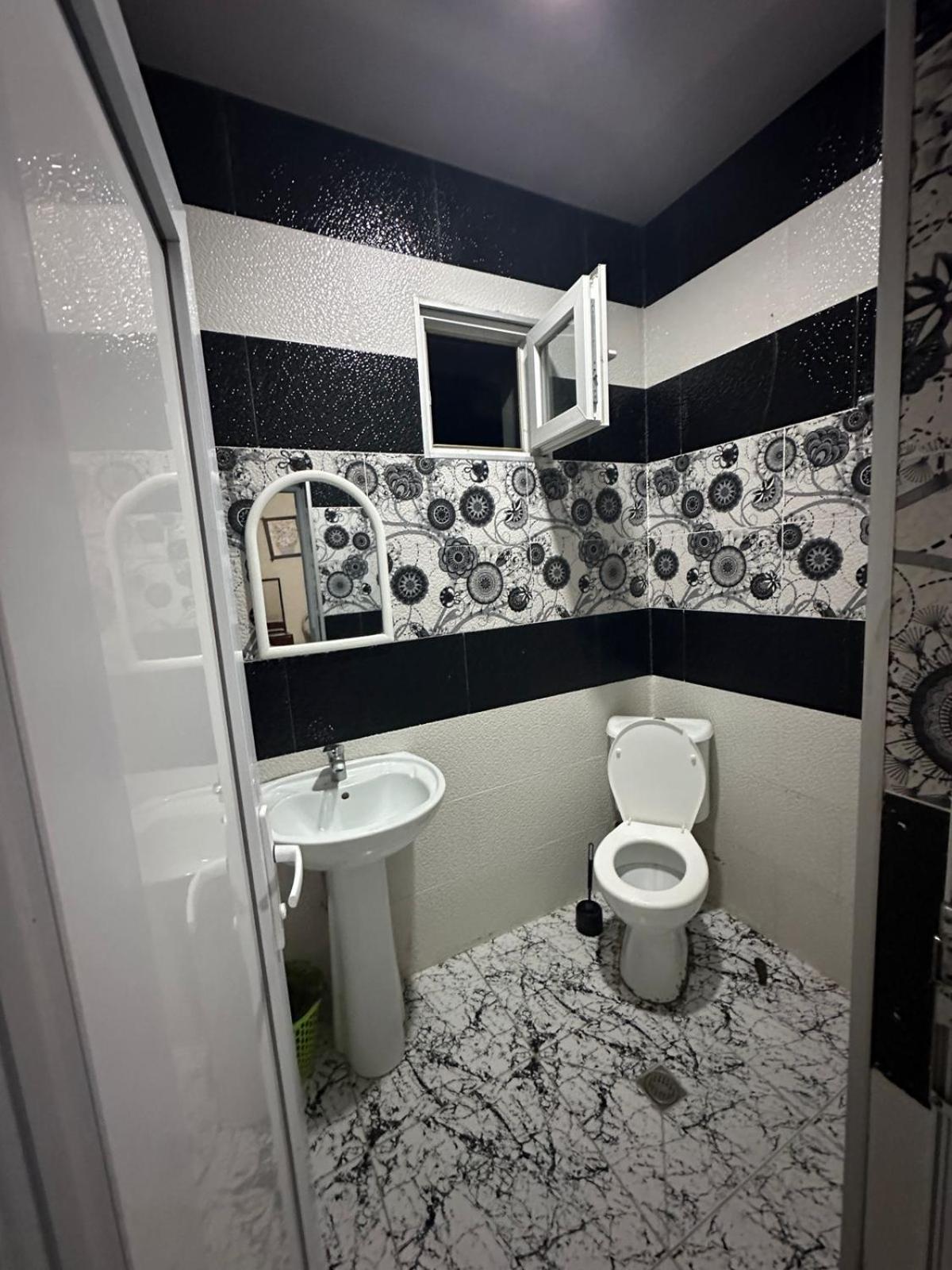 Guest House "Sulo" Кобулети Стая снимка